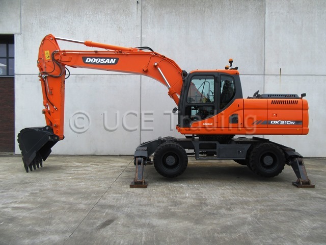 You are currently viewing DOOSAN DX210W, 2013, À VENDRE